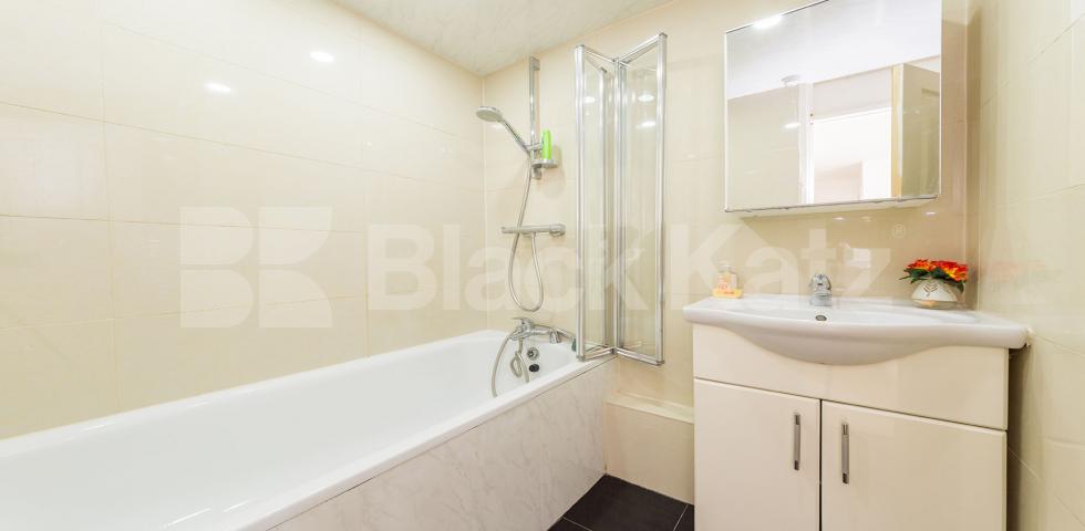 Modern recently refurbished 3 bed in Ladbroke Grove Shalfleet Drive, LADBROKE GROVE